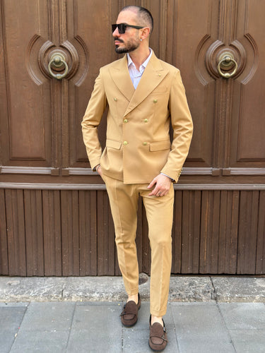 Abito doppio petto beige bottonj oro must