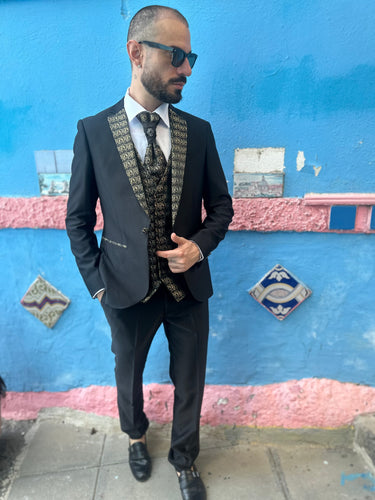 Abito nero richiamo damascato oro tre pezzi con gilet