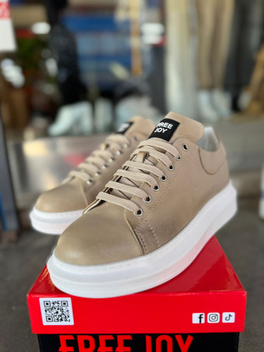 sneakers pelle   beige  suola bianca    art freejoj mq