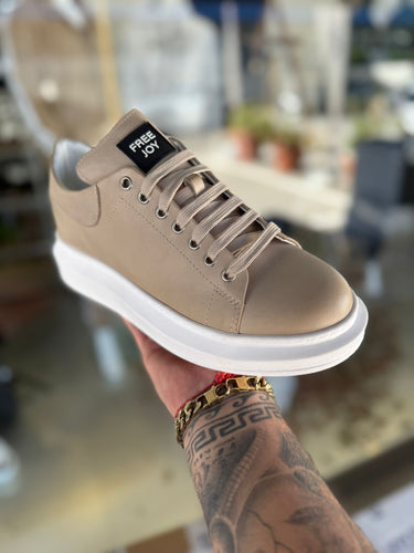 sneakers pelle   beige  suola bianca    art freejoj mq