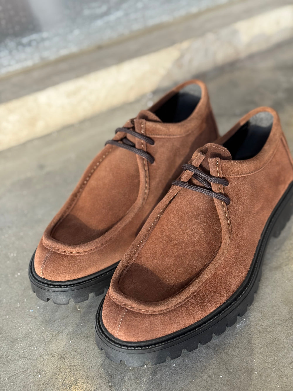 Scarpa Mocassino  uomo marrone vuoi camoscio  suola carrarmato