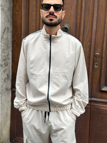 Tuta sport beige  con richiamo mezza riga bianca con polsino