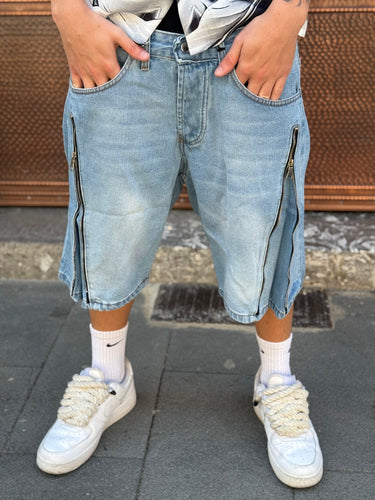 Bermuda jeans corto  FLARE CON ZIP sfumato celeste