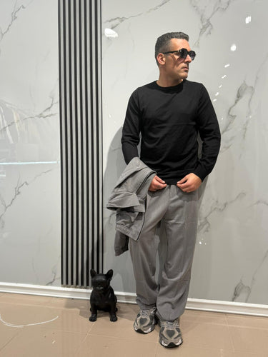 Maglione  nero girocollo-1.jpeg