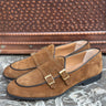 Mocassino in camoscio  marrone doppia fibbia oro  gold brillant-0.jpeg