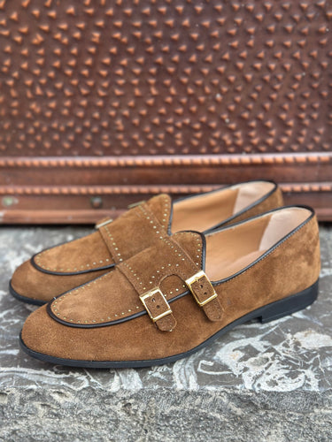 Mocassino in camoscio  marrone doppia fibbia oro  gold brillant-0.jpeg