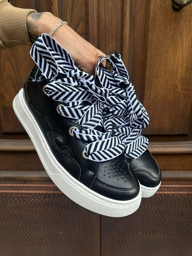 SNEAKERS MODELLO LAV  NERA CON LACCI MULTICOLOR