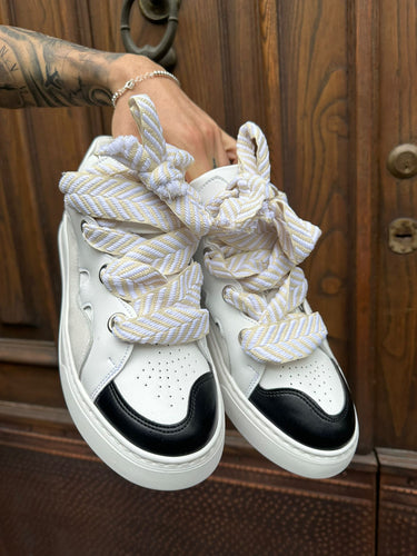Sneakers modello Lav bianca e nera con lacci beige