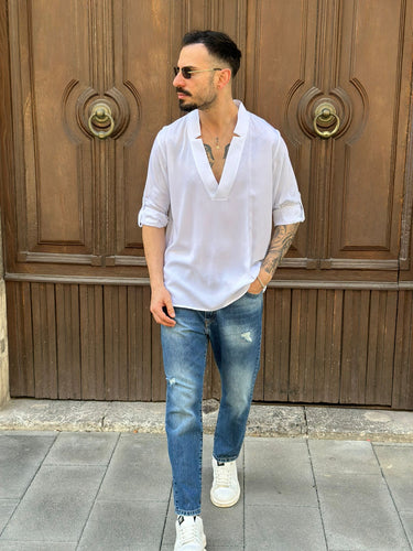 Camicia  bianca A scollo art italy