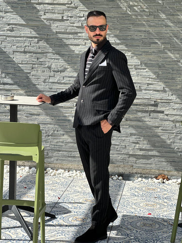 abito monopetto sartoriale nero scuro  gessato  riga stretta art gioello-0.jpeg