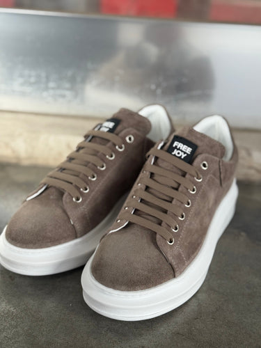 sneakers tortora taupe camoscio suola bianca    art freejoj mq-1.jpeg